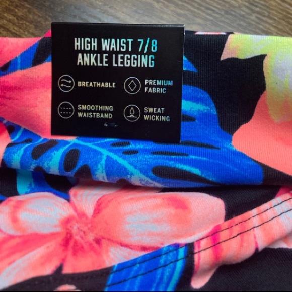 🛑{SOLD}PINK Victoria Secret Ultimate Collection High Waist 7/8 Ankle Leggings - Picture 4 of 8